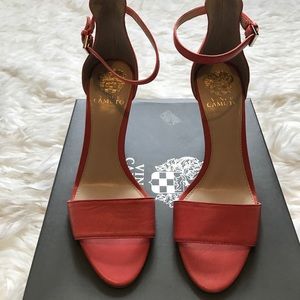 NWOT Vince Camuto Court